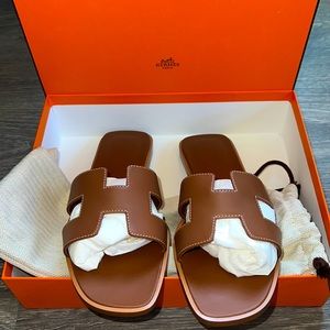 Hermes Oran Sandal — Iconic “H” Sandal